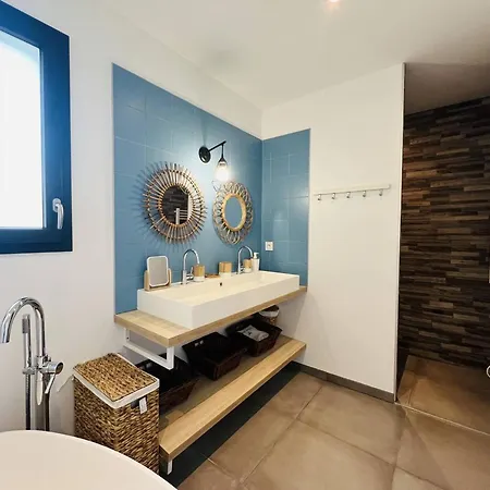 Villa 8 Pers A Avec Piscine Chauffee Et Clim - Fr-1-791-44 *